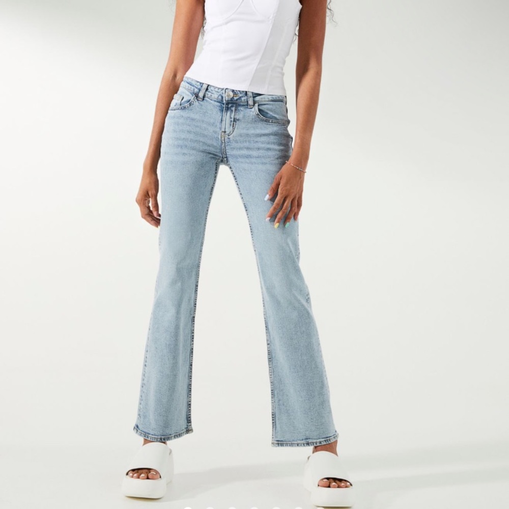 Flare/bootcut light wash mid rise jeans